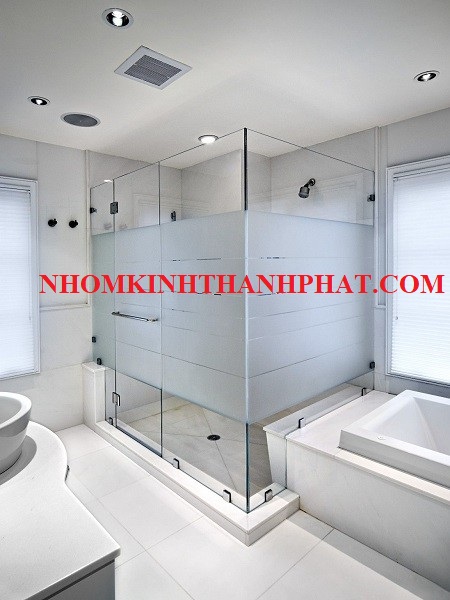 Phòng tắm kính 180 độ sử dụng kính mờ