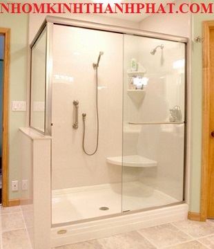 Phòng tắm kính sang trọng với thiết kế đơn giản
