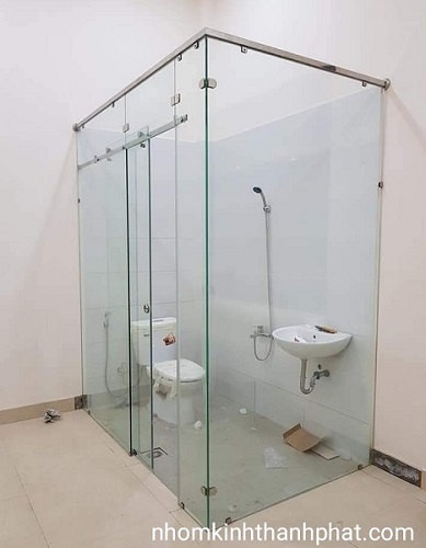 Phòng tắm kính trượt treo sử dụng kính trong suốt